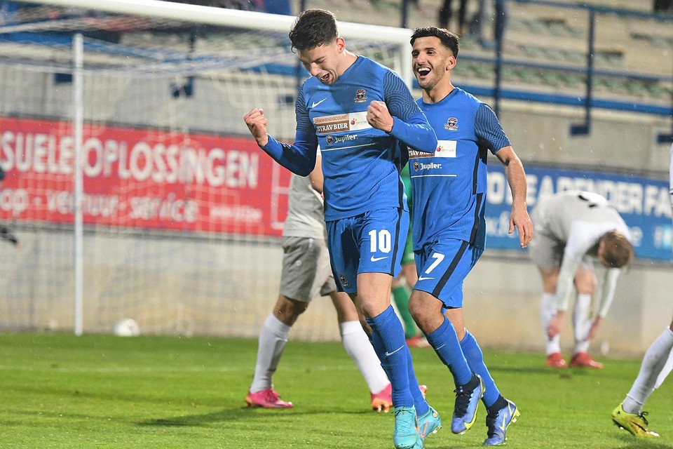 Lennard Hens bij zijn goal.