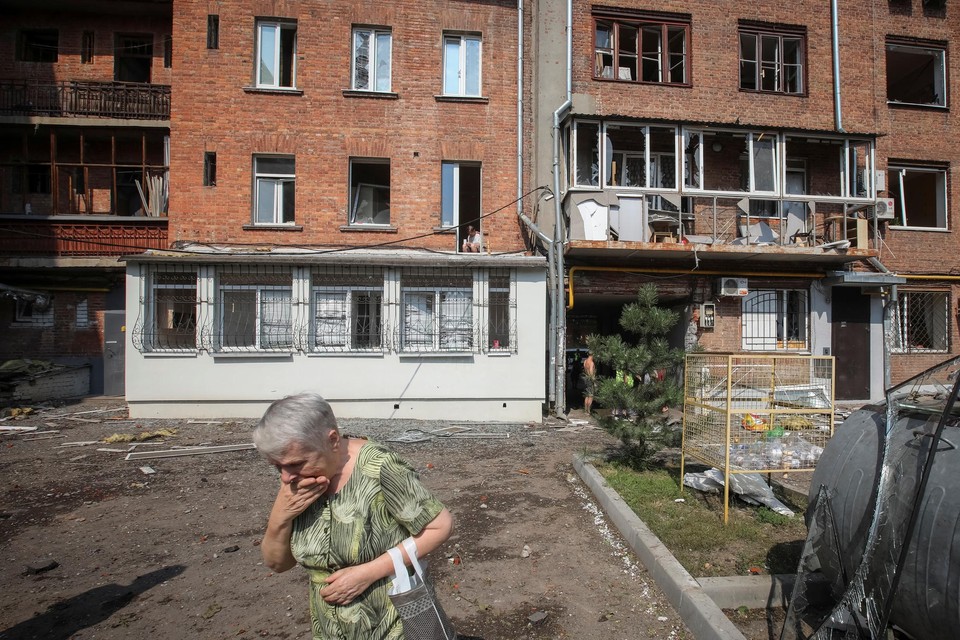 Minstens drie mensen zijn woensdag om het leven gekomen bij een Russisch bombardement op de Oekraïense stad Charkiv (themabeeld) 