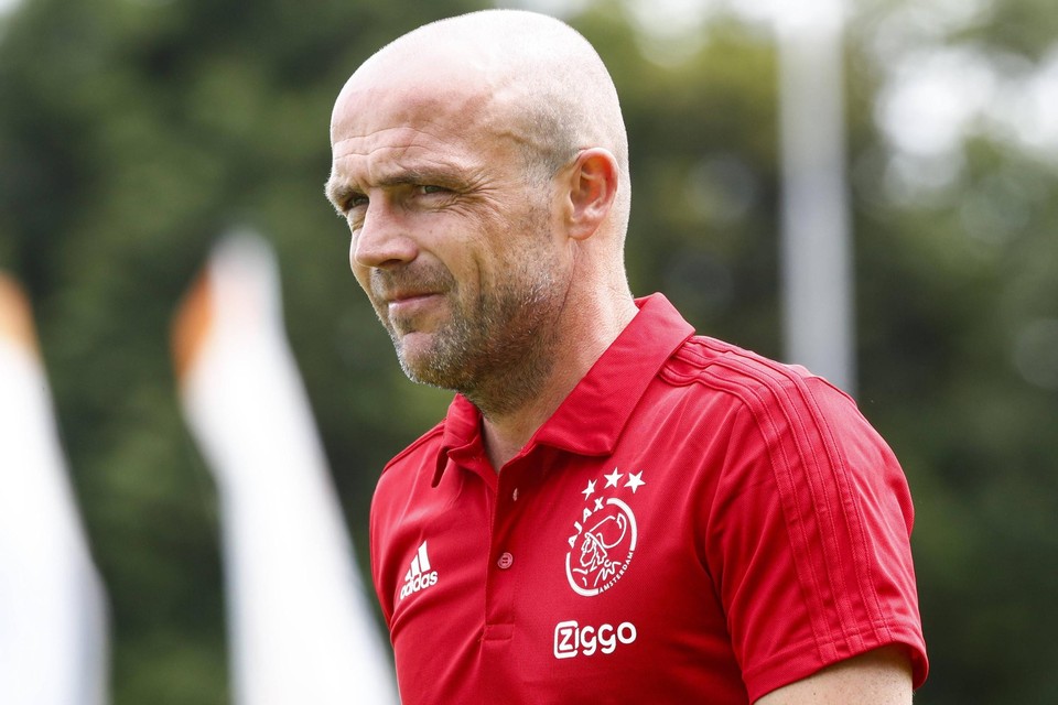 Alfred Schreuder is verguld met zijn nieuwe job als hoofdtrainer van Ajax. „Dit is voor mij eervol, een geweldige kans.” 