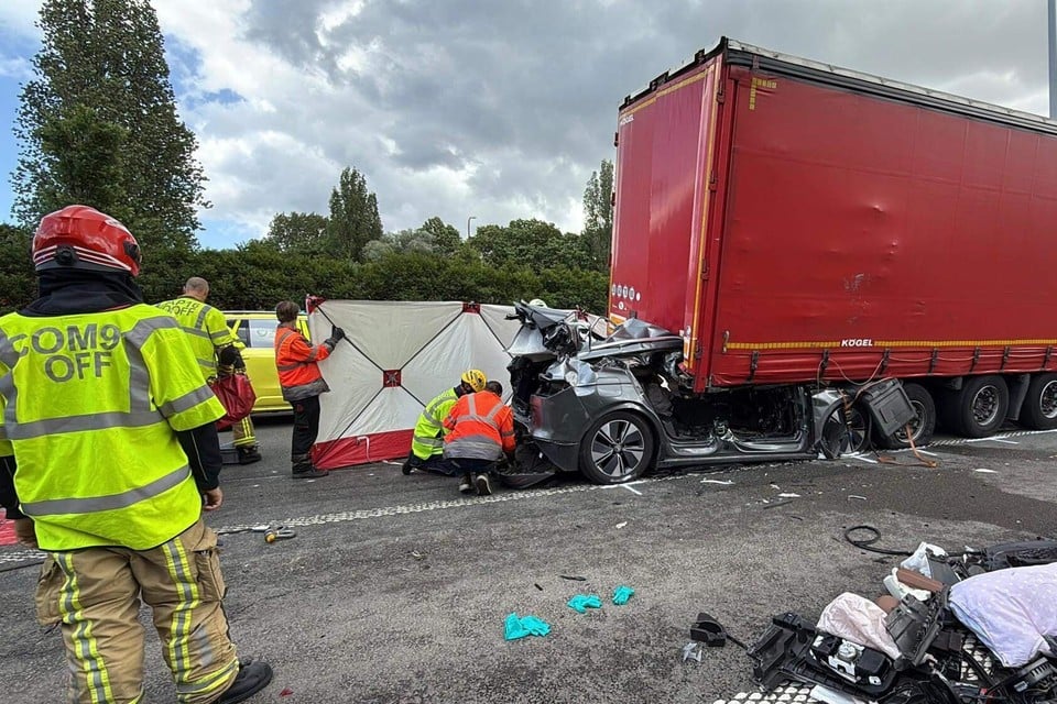 Evening rush hour turns dark red due to series of accidents and the start of extended weekend: already more than 250 kilometers of traffic jams (Ekeren)