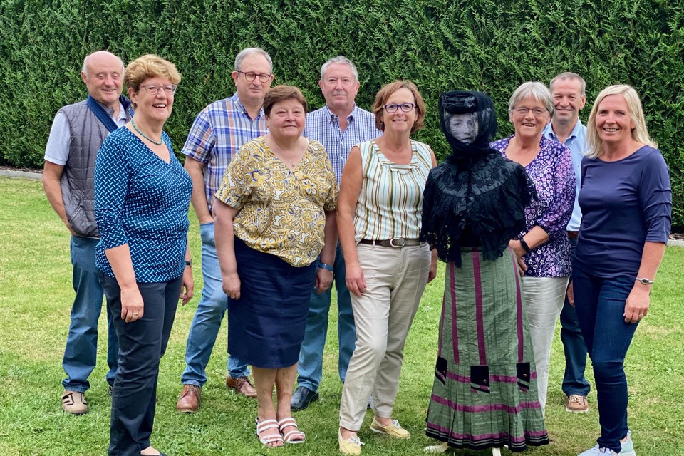 De vrouwen van Vlekkem gingen op zoek naar foto’s uit de oude doos.