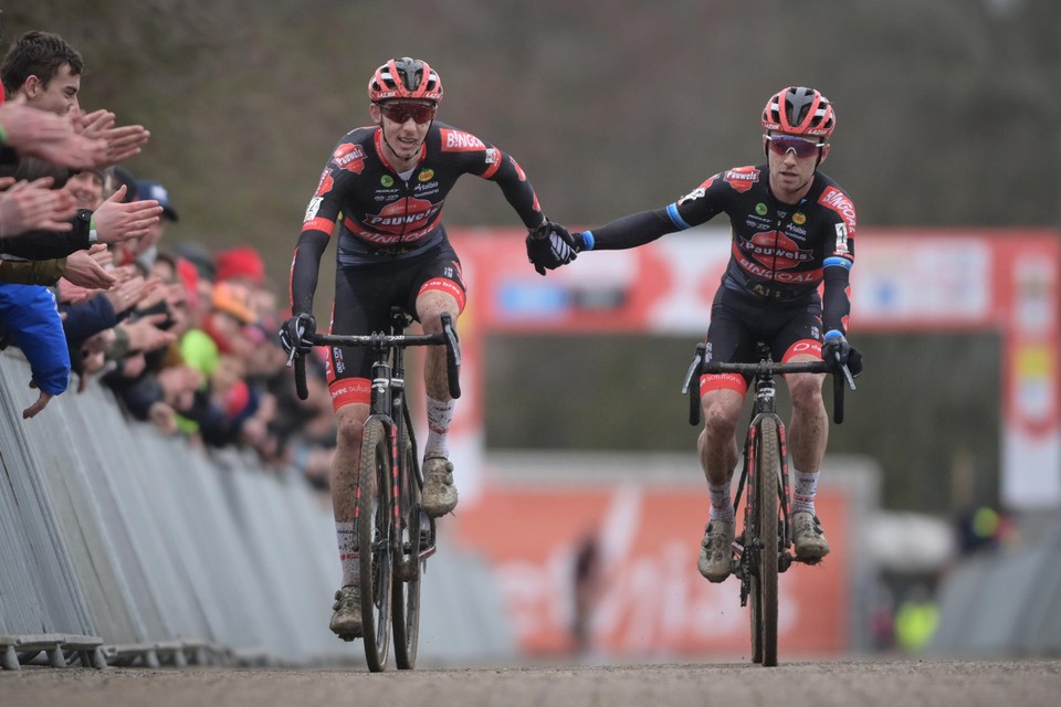 Ploegmaats Vanthourenhout en Iserbyt zijn certitudes voor het WK in Hoogerheide. 