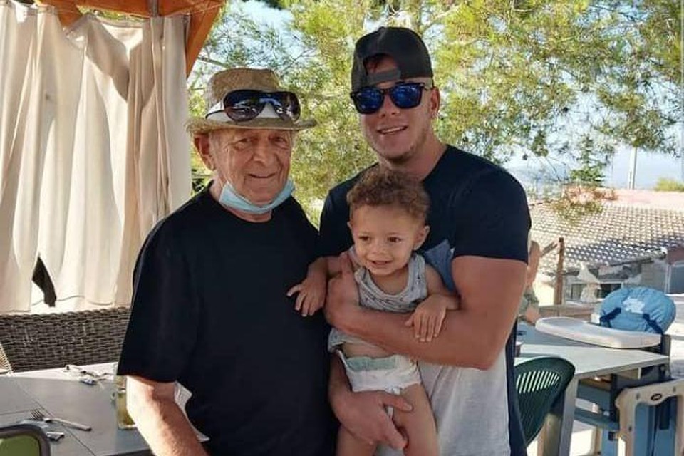 Hugo met zijn kleinzoon Tonino en achterkleinzoon Ilyas. 