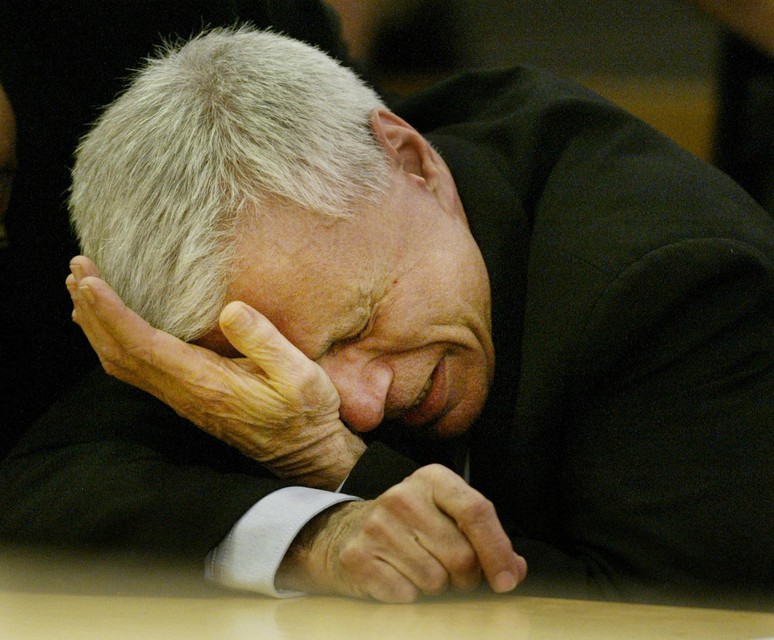 Robert Blake huilt bij zijn vrijspraak in 2005.