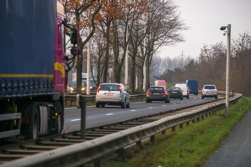 The N16 connects Temse with Willebroek, also for cyclists.