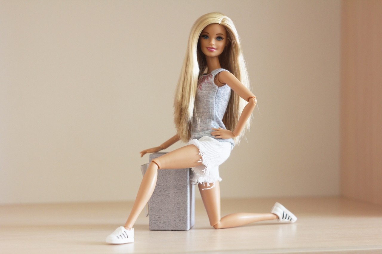 Als Barbie een echte zou zijn (met dezelfde proporties), zou ze dan kunnen functioneren? | Het Nieuwsblad