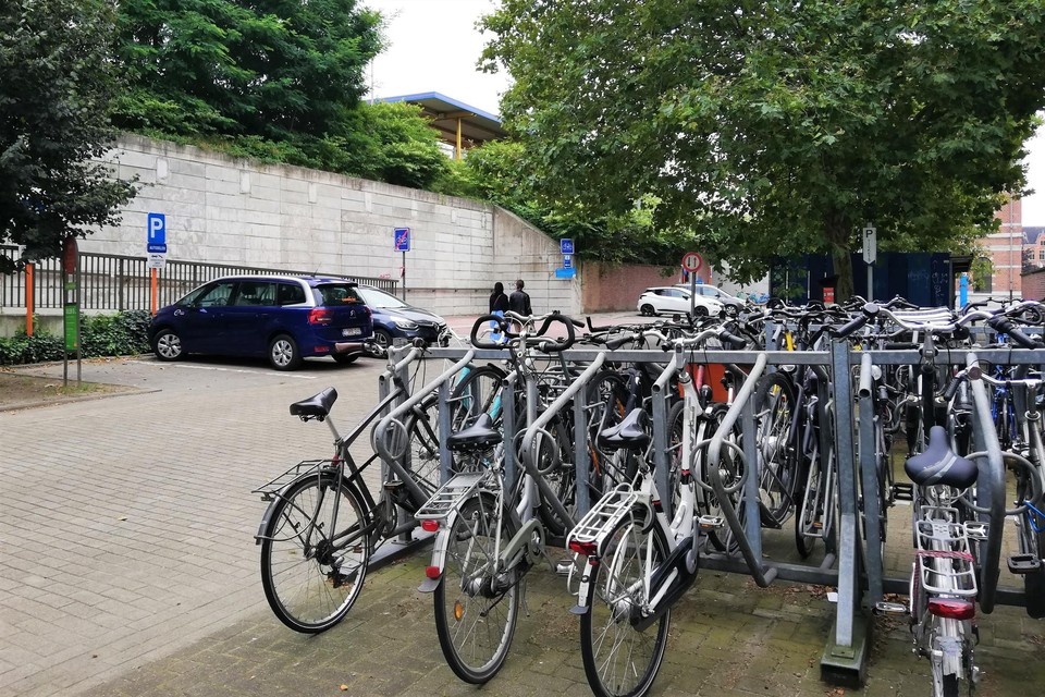 Boodschapper Knorretje Roeispaan Bewakingscamera filmt diefstal van fiets, politie kan verdachte op perron  inrekenen (Mechelen) | Het Nieuwsblad Mobile