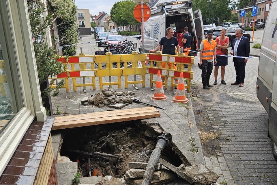 Waterlek causes large zinc hole in Bruges: adjacent home should not be stuck (Bruges)