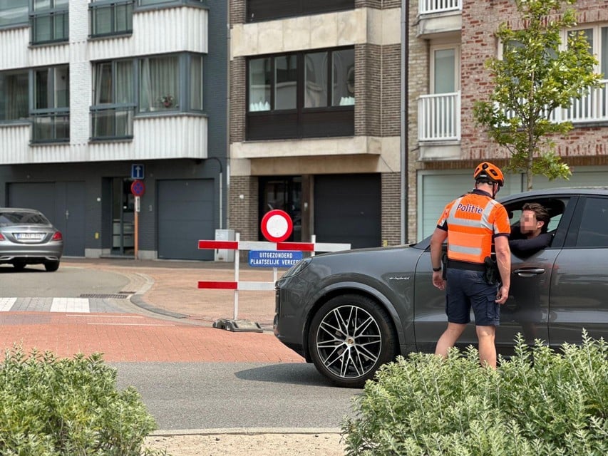 Cars are not allowed to enter the center of Knokke for two days between 12.30 and 6 pm.