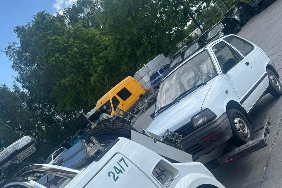 Man (62) drives around with homemade license plate because he did not pass a driving test: « He thought he could drive well enough » (Mechelen)