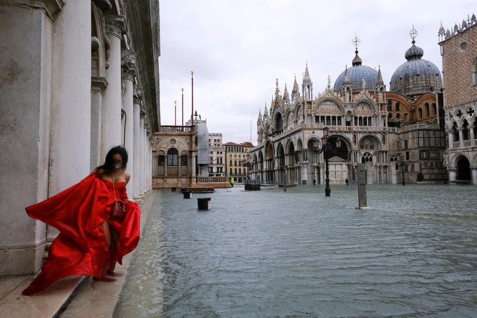 In oktober lukte het om het water weg te houden. De euforie in Venetië was van korte duur. In december faalde het waterkeringssysteem. De analyse van wat er misliep, voorspelt weinig goeds.   