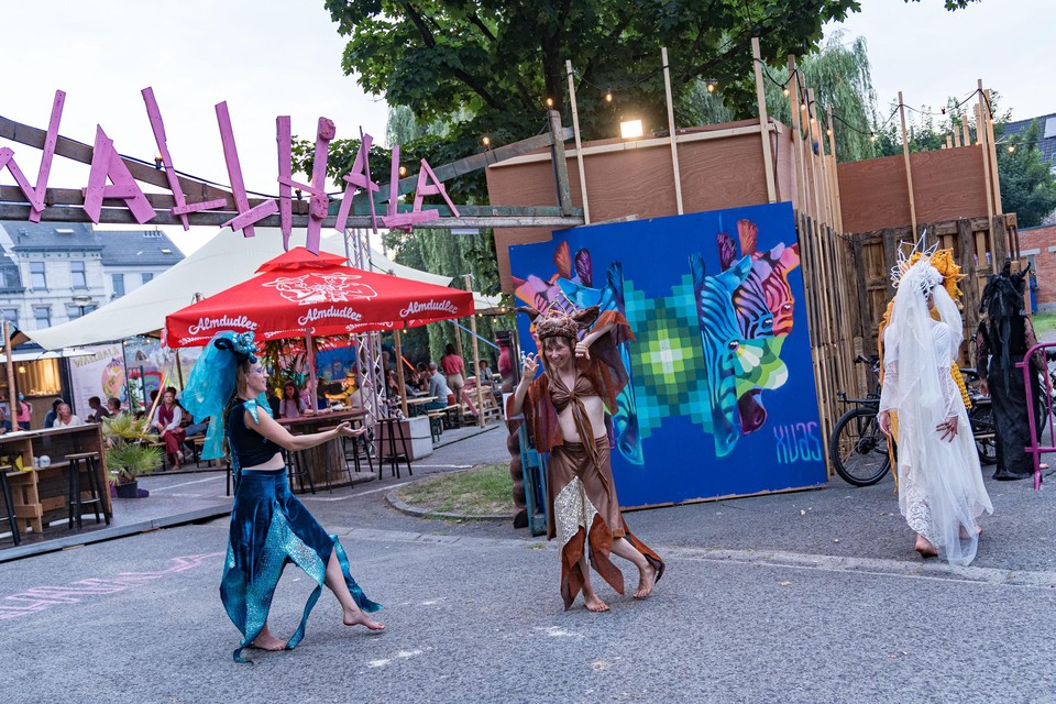 Een van de performances op Wallhala is The Urban Tribe Tempel van Wendy Brugman.