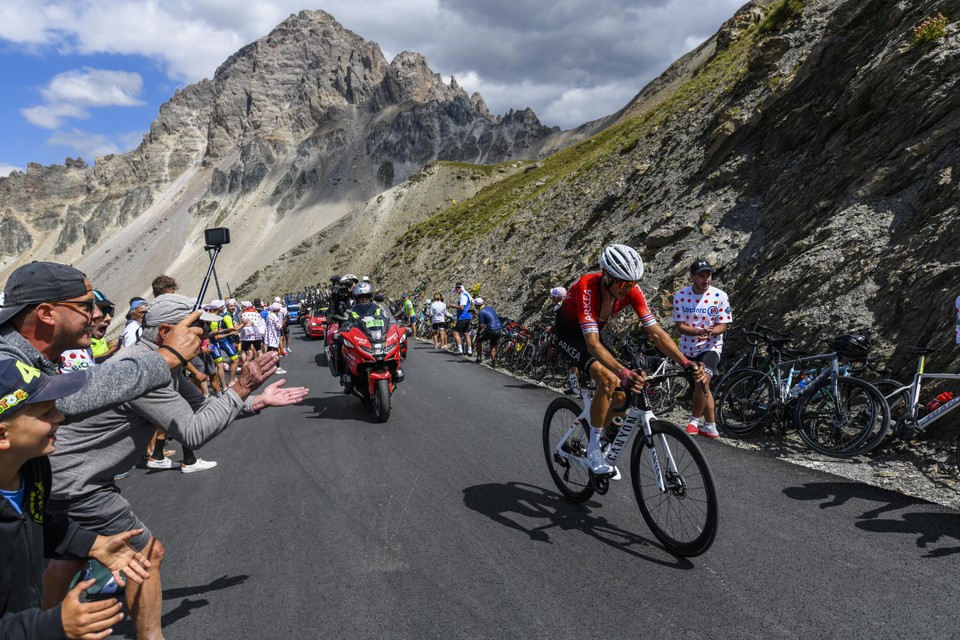 De renner van Arkéa-Samsic was in de etappe naar de Col du Granon nog de sterkste van de kopgroep. 