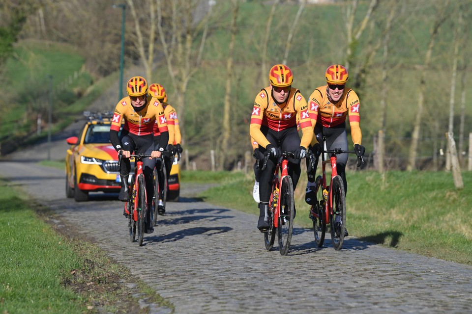 Het Noorse team Uno-X tekende woensdag present. 