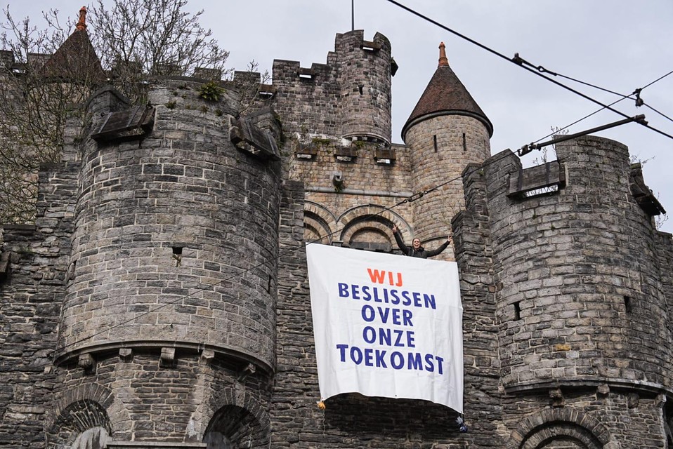 The activists hung three large banners over the edge of the castle walls.