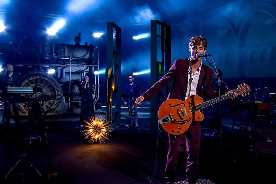 Bert Ostyn verraste het gezelschap met een rockversie van .