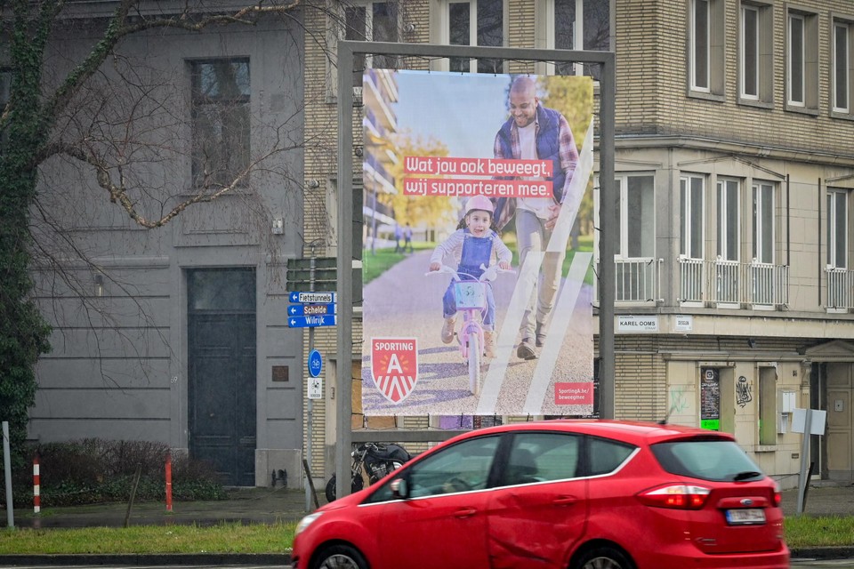Een affiche van de campagne ‘Wat jou ook beweegt, wij supporteren mee’.