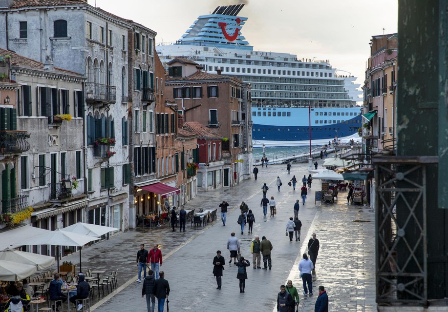 VenetiÃ« is een van de vele steden die beperkingen hebben opgelegd aan cruiseschepen.