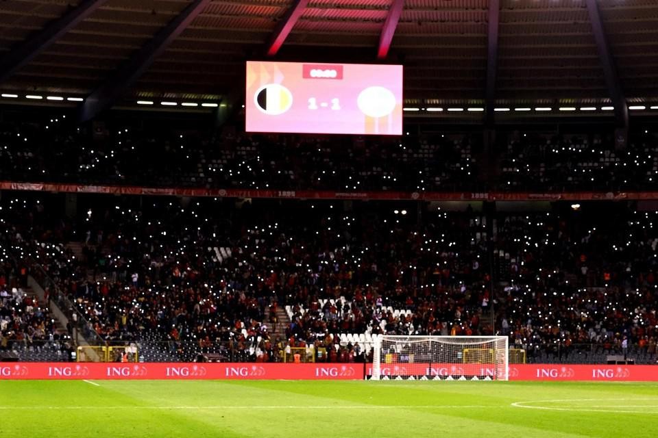 Supporters turned on their mobile phone lights en masse in solidarity with Sweden