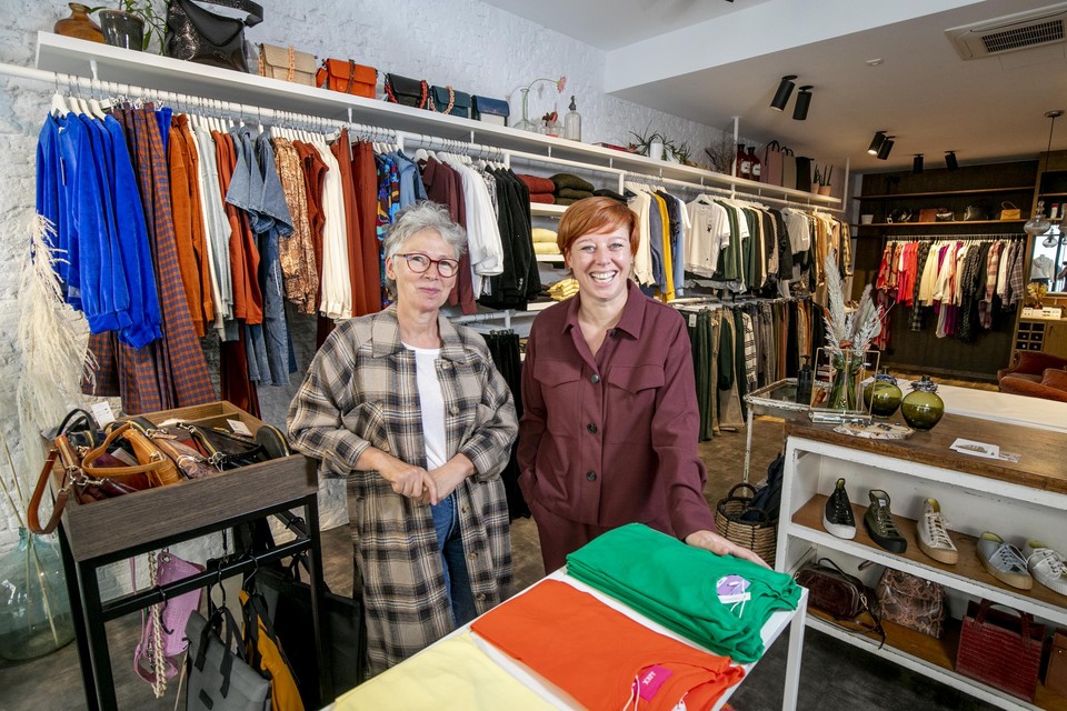 Brigitte Buelens en Karen Teugels vieren hun vijfjarig bestaan in boetiek Poulain Carmin