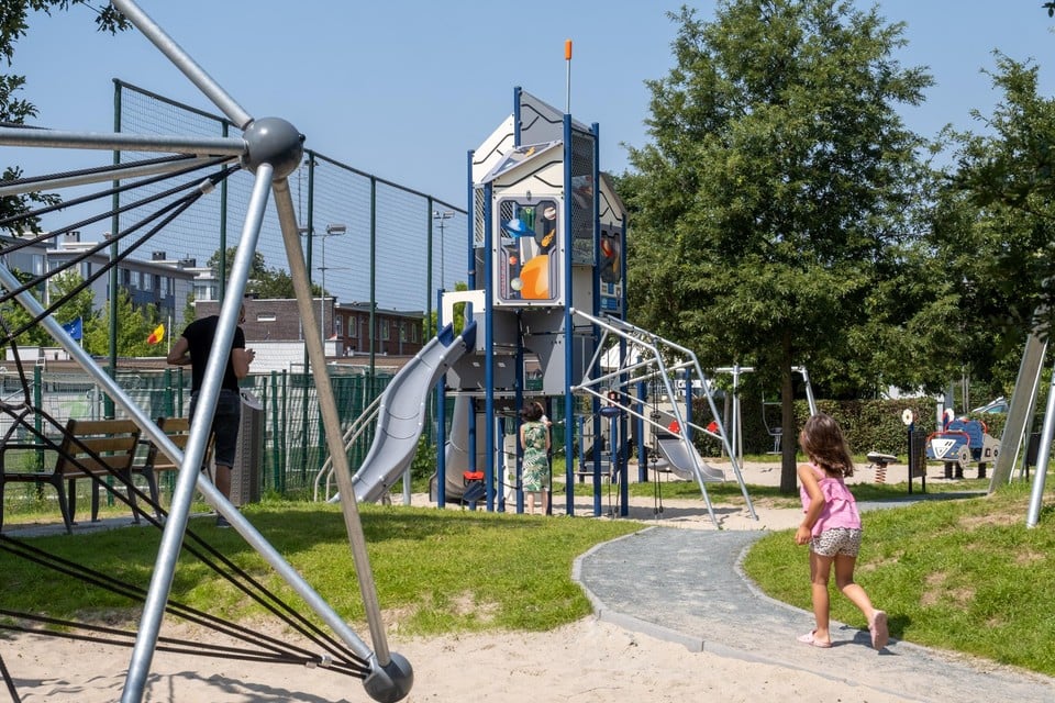 De nieuwe speeltuin in de Ruimtevaartlaan.