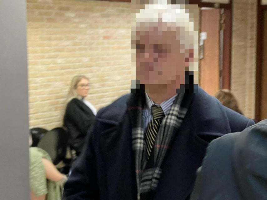 Former director HB also received three months in prison with a delay.