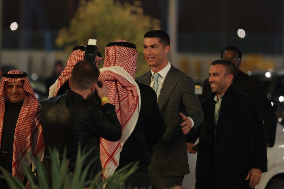 Ricardo Regufe (rechts) aan de zijde van Cristiano Ronaldo in Saudi-Arabië enkele dagen geleden. 