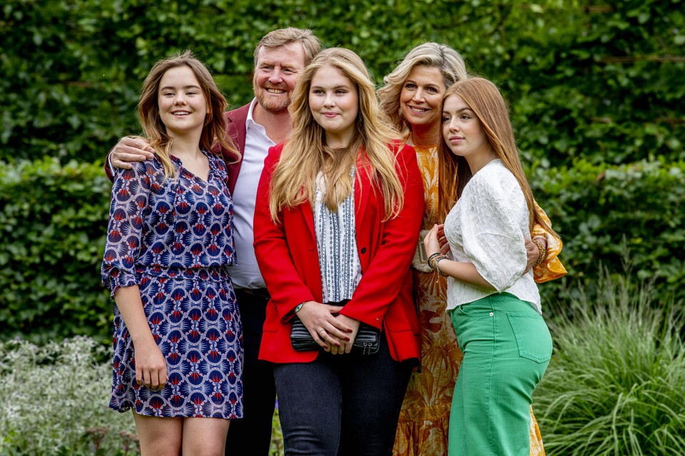Het Nederlandse koninklijke gezin, met rechts prinses Alexia. 