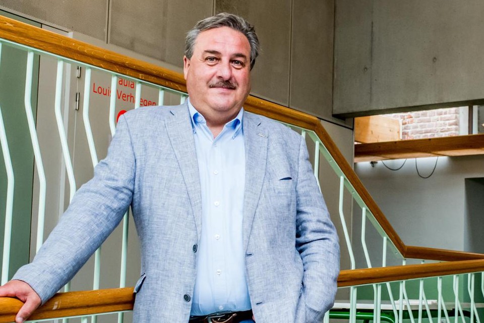 Johan Schoofs van UHasselt is de verbindingspersoon tussen de studentenverenigingen en de universiteit. 