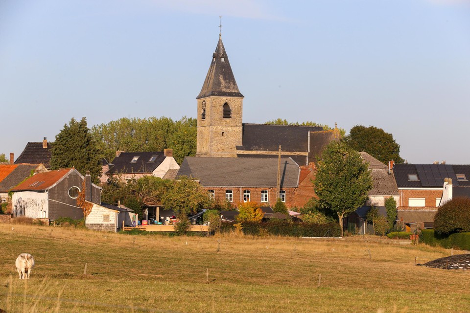 De kerk van het Waalse Steenkerke. In dit dorp op 90 kilometer van zijn huis in Mortsel, werd I.  (12) teruggevonden 