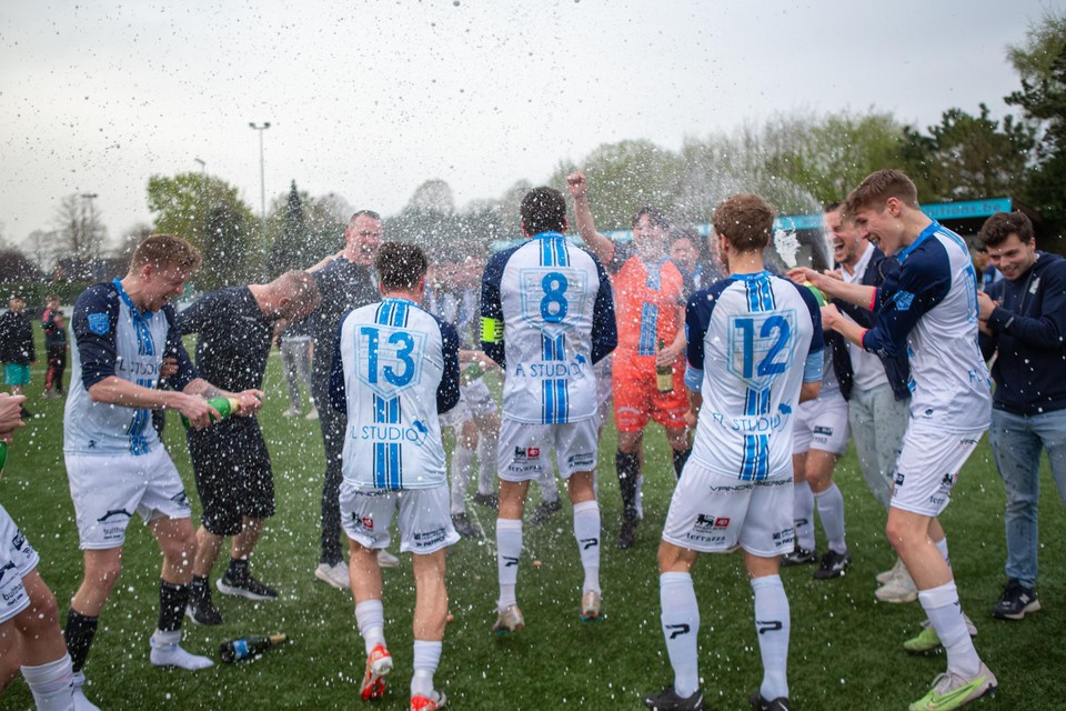 Straf seizoen van FC Latem, dat met 66 punten de verdiende kampioen van tweede provinciale B is.