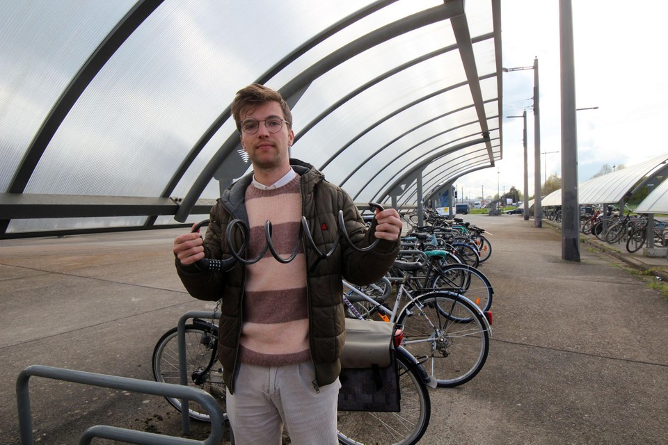 financieel Onrechtvaardig metgezel Ik voelde me niet goed toen ik merkte dat hij gestolen was”: dieven gaan  ervandoor met elektrische fiets die bijzonder emotionele waarde heeft voor  Viktor (Boechout) | Het Nieuwsblad Mobile
