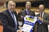 thumbnail: Wielerlegende Felice Gimondi tussen organisator Patrick Sercu en Vlaams minister van Sport Philippe Muyters
