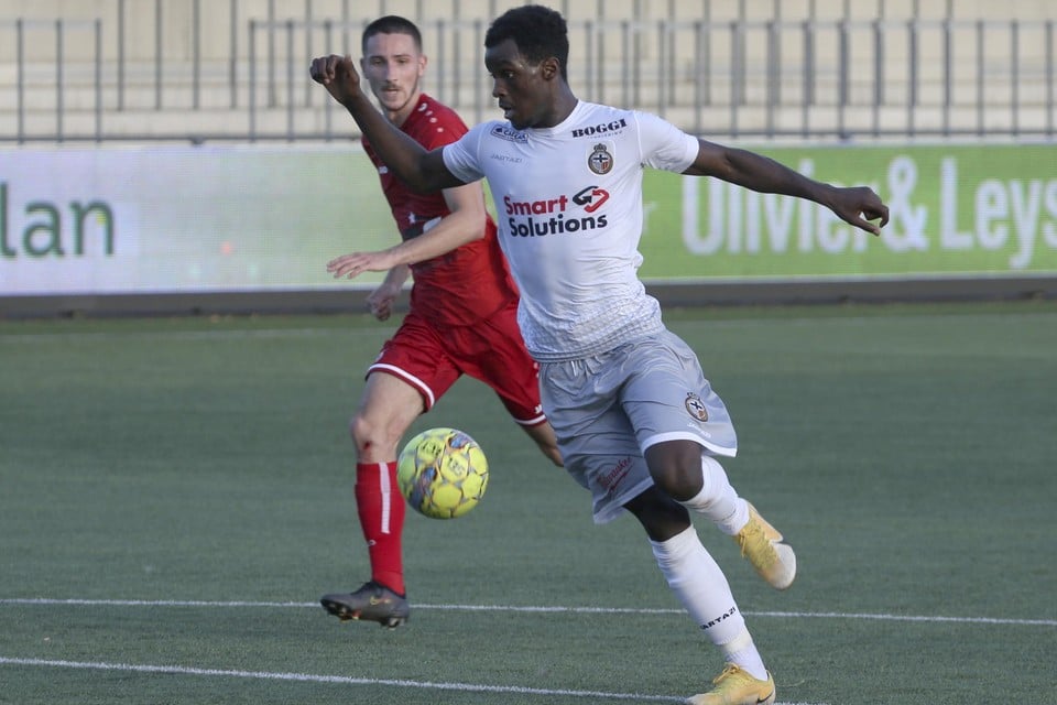 Amadu Jalloh op weg naar de 1-0.