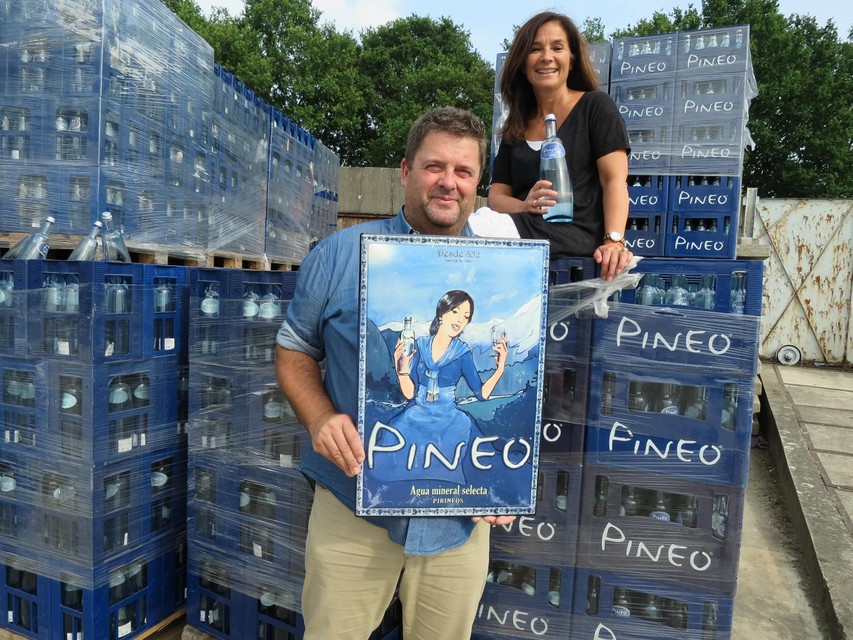 Stichters Bart Maes y Chantal Voets en 2015 bij de lancering van het Pineo-water uit de Spaanse Pyreneeën. 