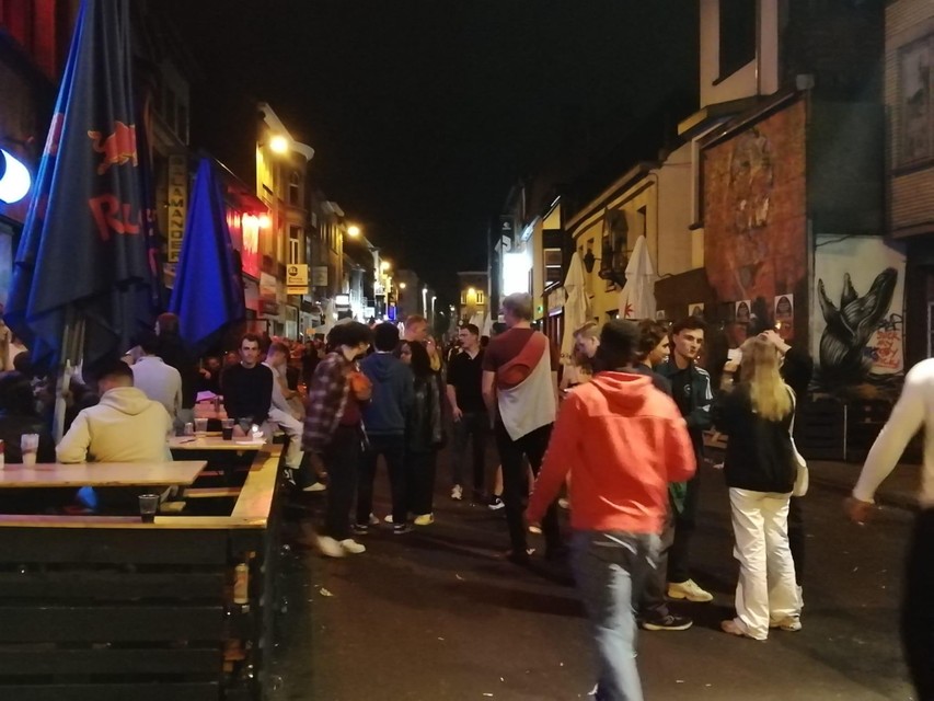 Het was druk in de Gentse Overpoortstraat vrijdagnacht