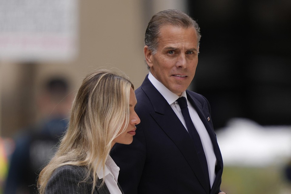 Hunter Biden en zijn vrouw Melissa Cohen-Biden toen ze dinsdag aankwamen aan het gerechtsgebouw.