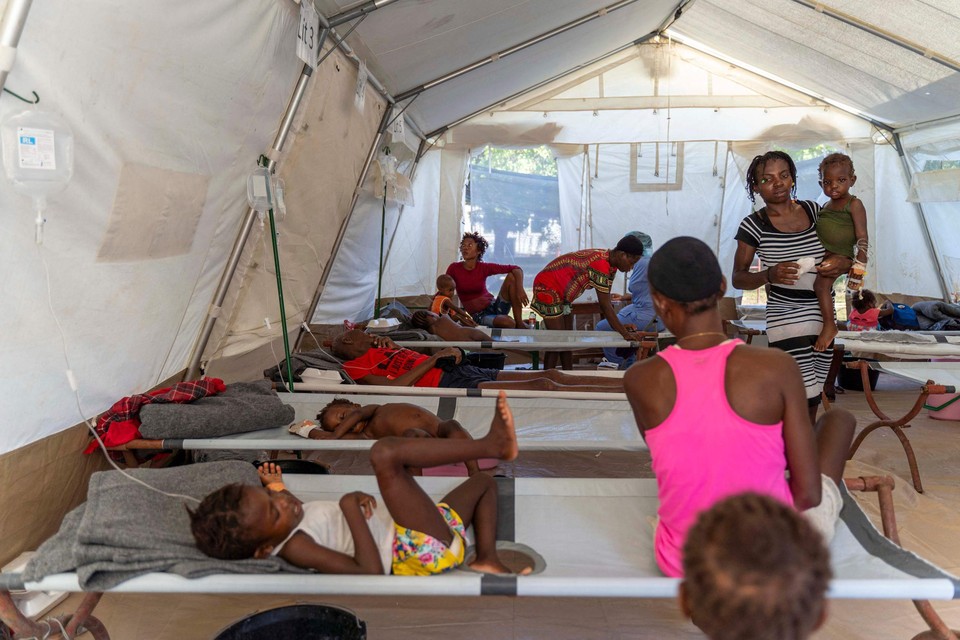 Haïti wordt geconfronteerd met een nieuwe opstoot van cholera en van geweld. 