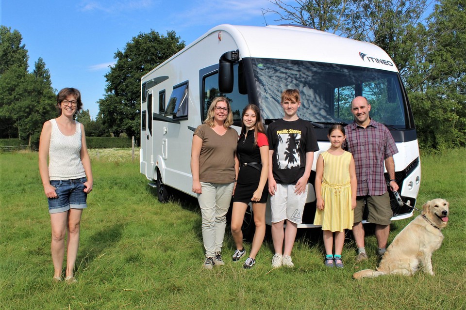 “Kamperen op een geitenboerderij is toch wel een unieke ervaring”,vinden Peter en Isabelle uit Scherpenheuvel-Zichem, die hun nieuwe mobilhome testen op De Klaverlochting .