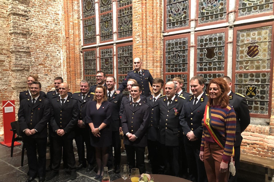 De leden van de Kortrijkse brandweer verzamelden in de Beatrijszaal voor hun jaarlijkse feest. 