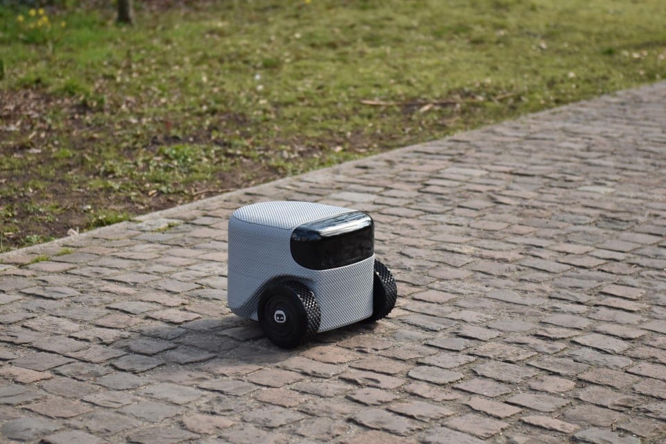 The lawn mower has a 'sheriff' mode: the device is then programmed that it 'guarded' a site at certain hours.