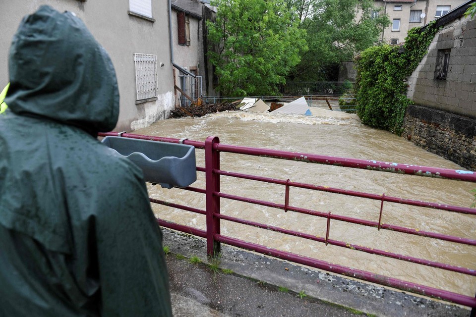 In het Franse departement Moselle zijn straten ondergelopen.