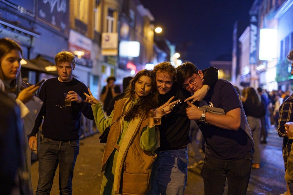 De sfeer was uitgelaten. De studenten genoten zichtbaar dat ze opnieuw konden dansen in de Overpoort