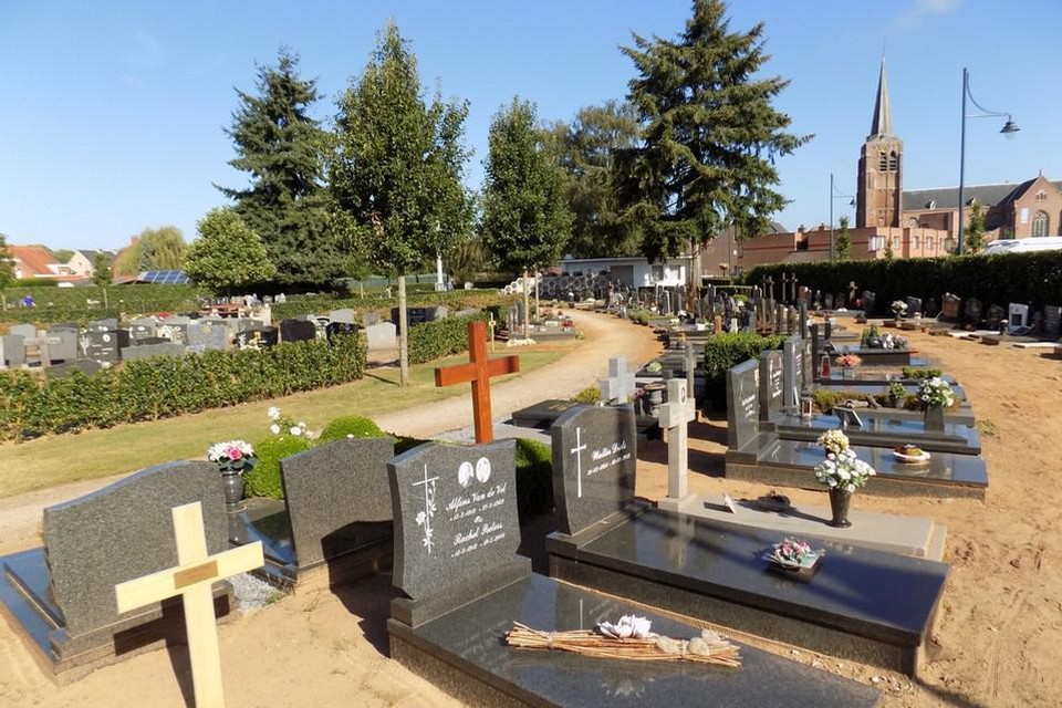 De gemeente breidt in 2023 de begraafplaats aan het Kerkplein in Lille uit. 