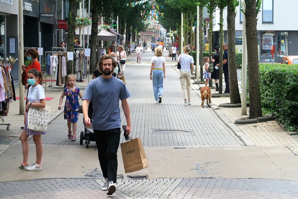 Winkelen in de Paalstraat.