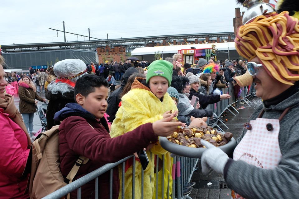 De carnavalsstoet in Aalst lokt jaarlijks duizenden bezoekers. 