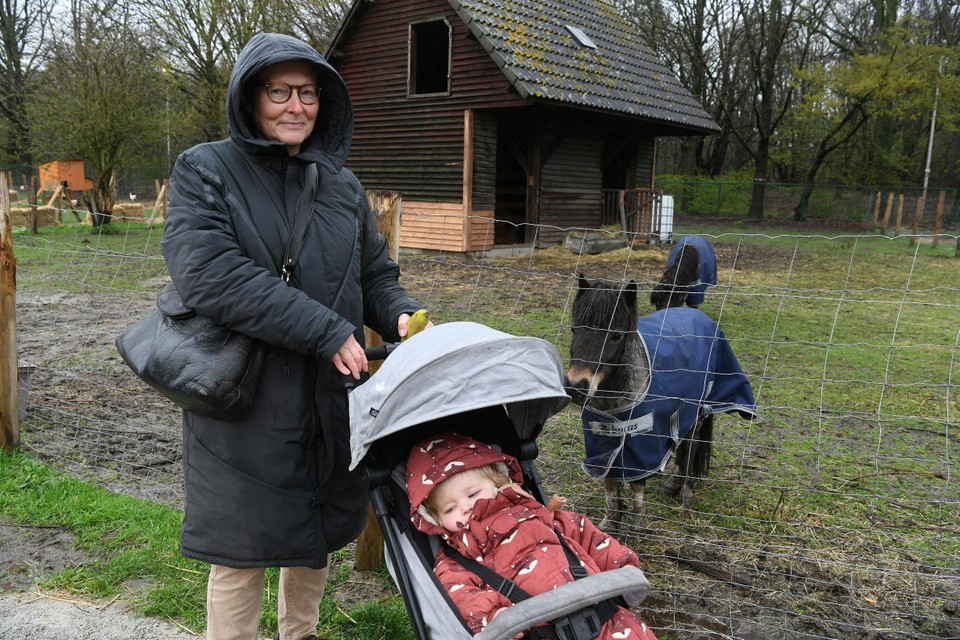 Martine De Pauw met haar kleindochter.