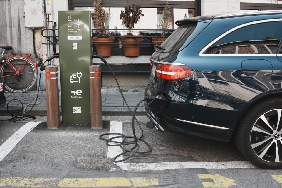 Heavy investments in electricity grid is reduced, now that Vlaming Heat pump and electric car are ignored