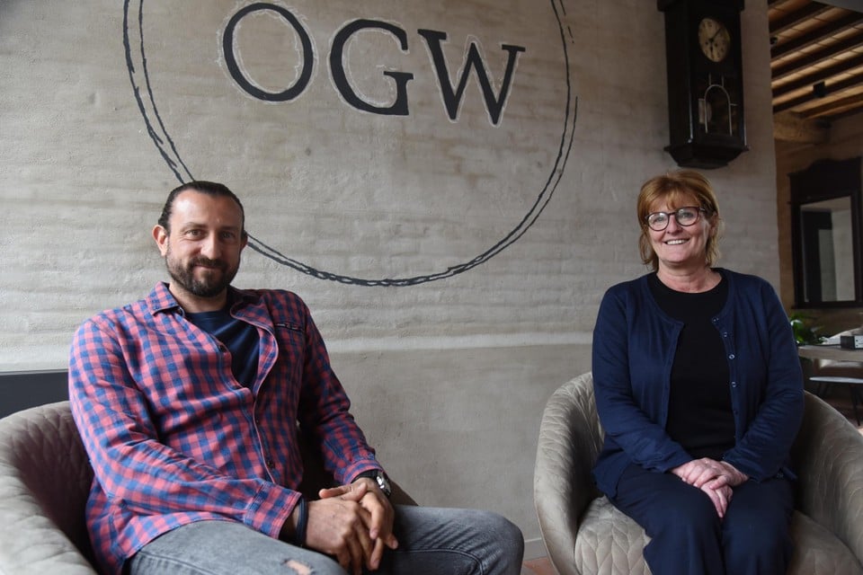 Timothy (44) en Marijke (58) nemen 't Oud Gemeentehuis over: “Met onze  brasserie willen we een vaste waarde worden” (Lebbeke) | Het Nieuwsblad  Mobile