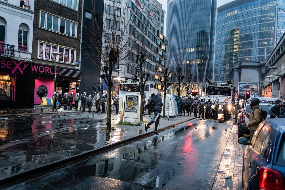 Tijdens de betoging in Brussel werden meer dan 230 mensen opgepakt. 
